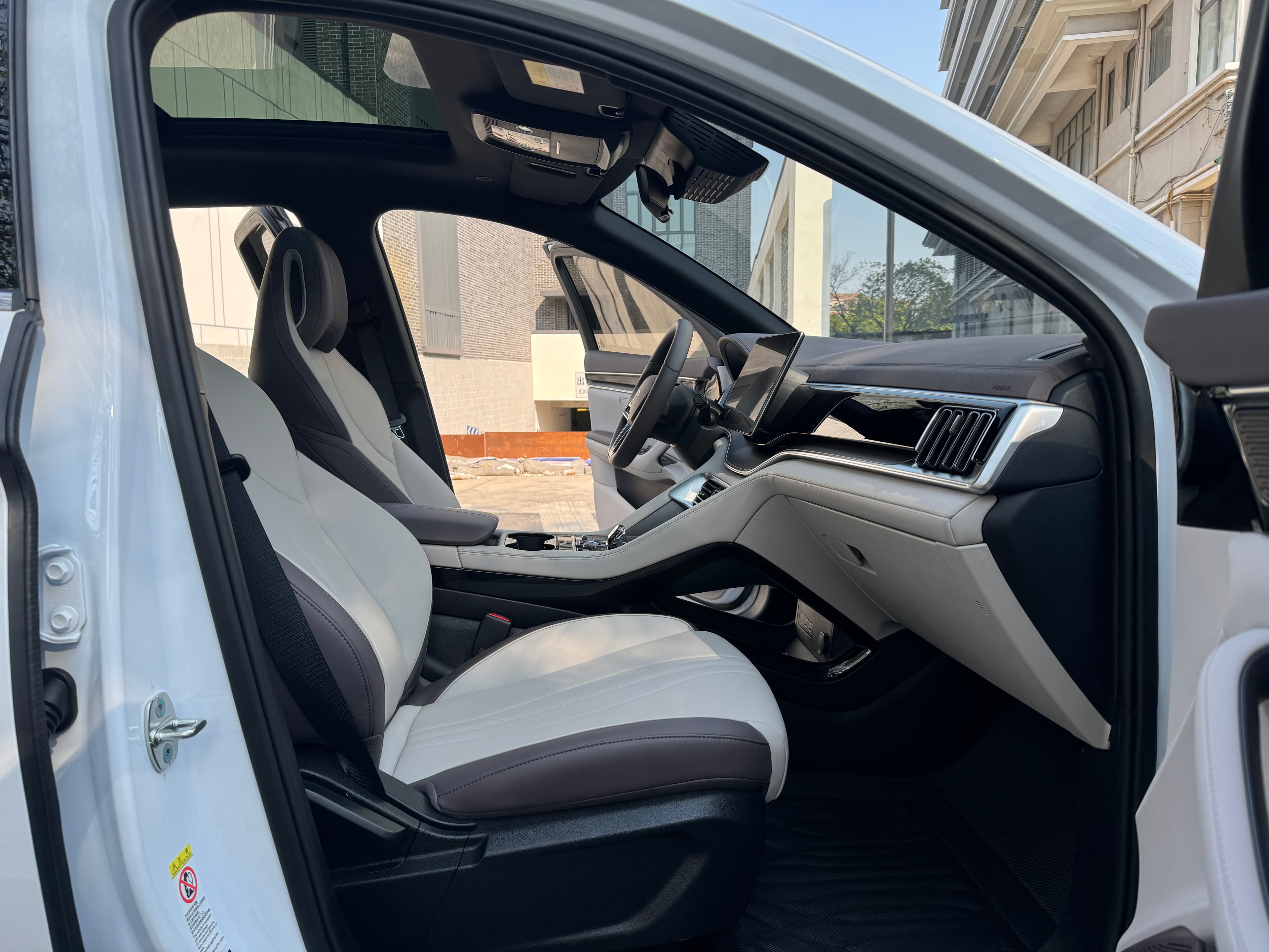 2025款 比亚迪 宋PLUS DM-i 智驾版 112KM 尊贵型