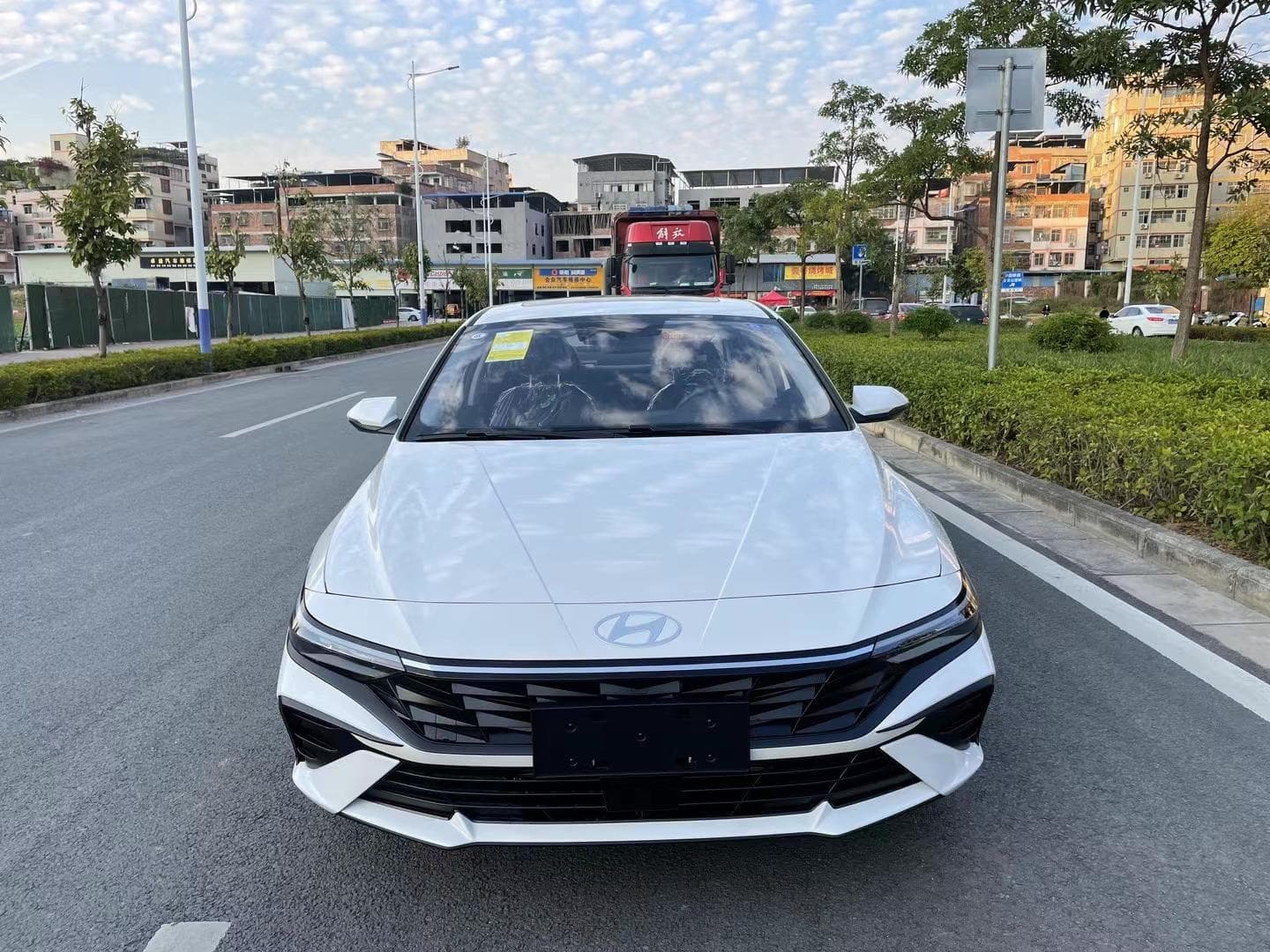 2023款 现代 伊兰特 1.5L CVT LUX 尊贵版