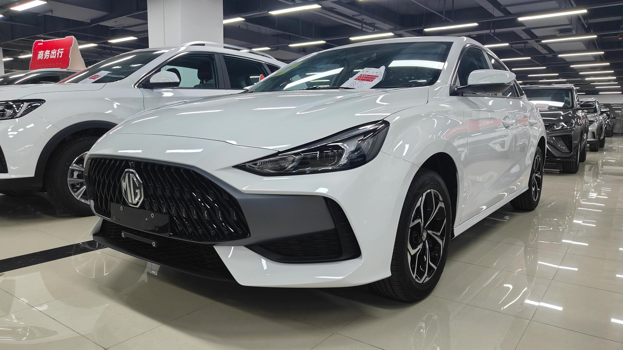 2023款 名爵 MG5 改款 180D VVT 手动风尚版