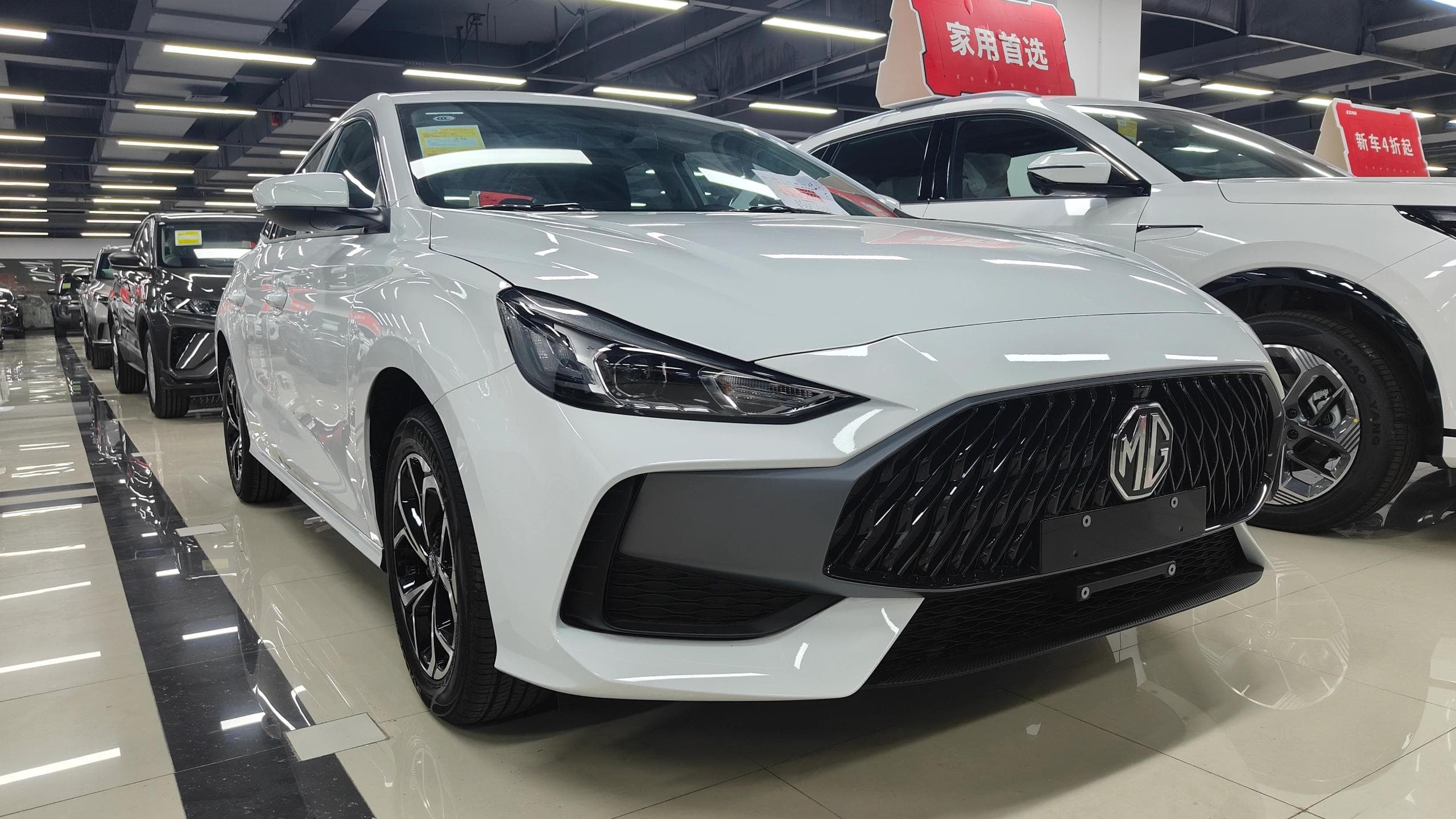 2023款 名爵 MG5 改款 180D VVT 手动风尚版
