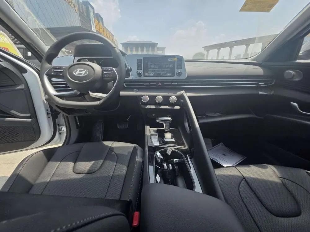 2023款 现代 伊兰特 1.5L CVT GLX 精英版 3