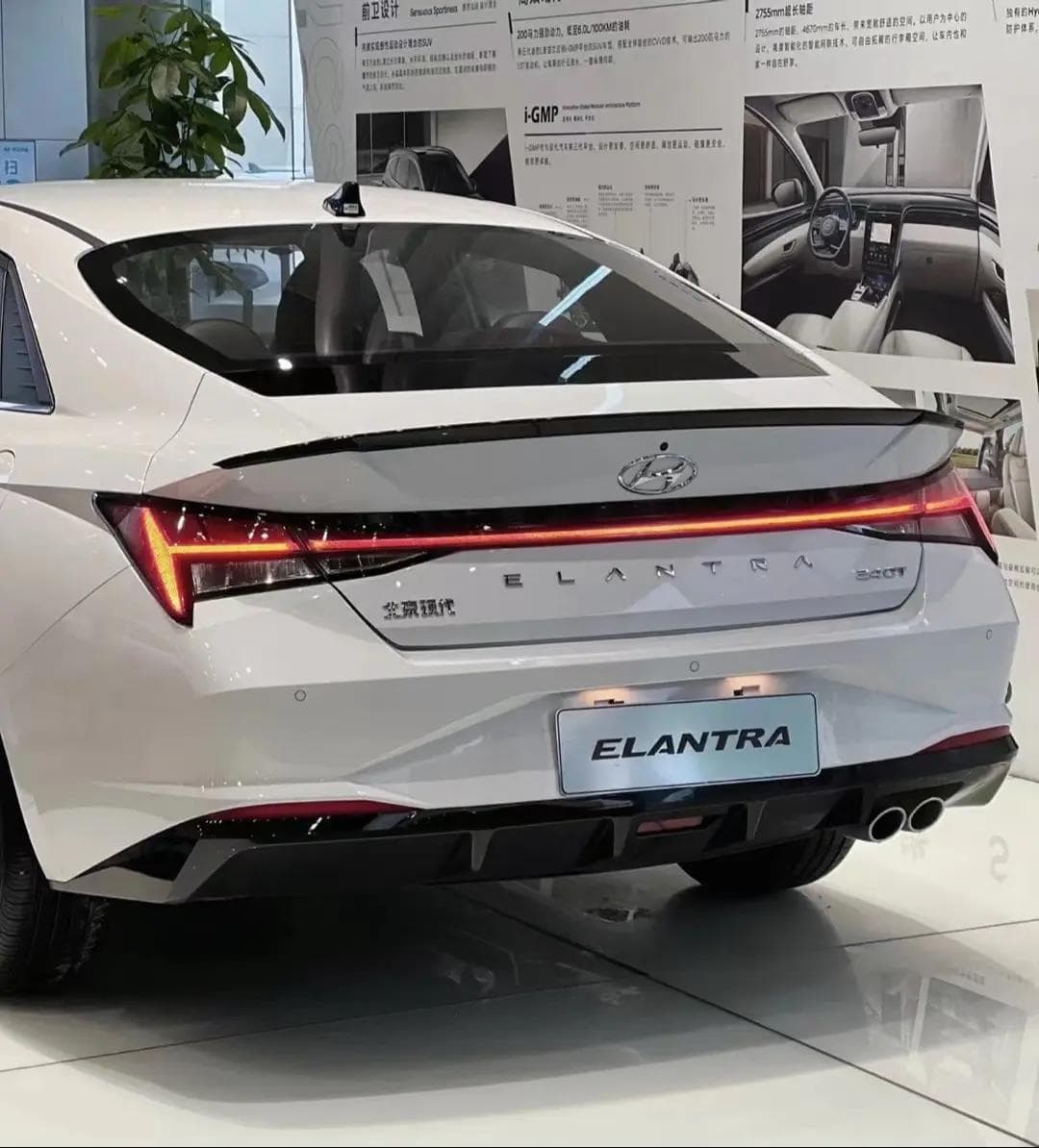 2023款 现代 伊兰特 1.5L CVT LUX 尊贵版 10