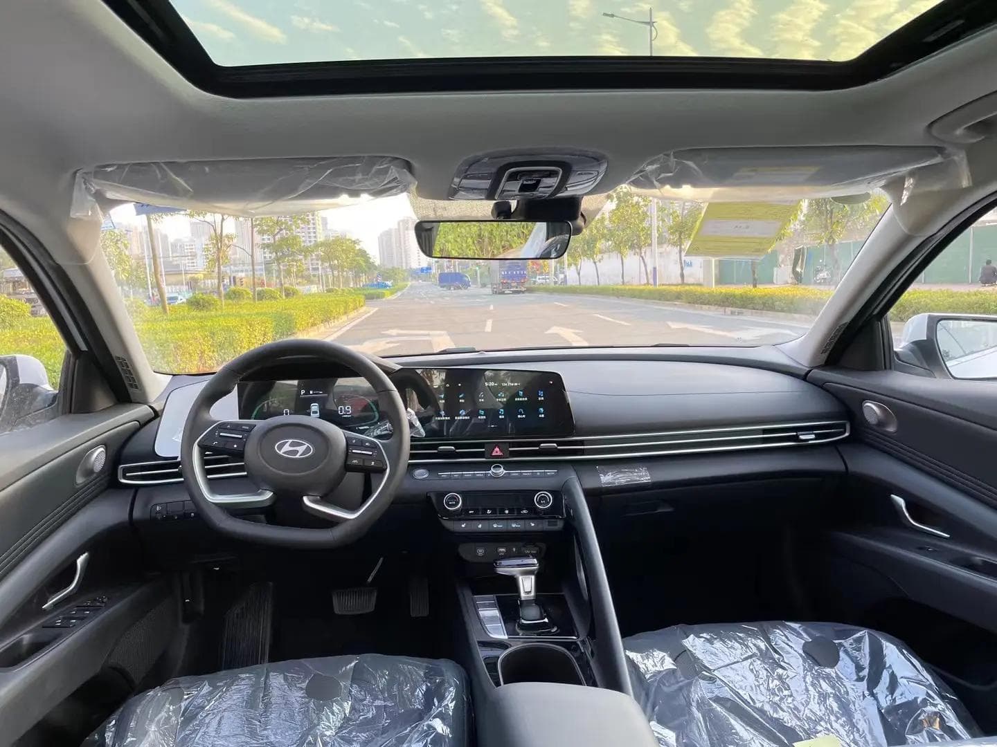 2023款 现代 伊兰特 1.5L CVT LUX 尊贵版 11