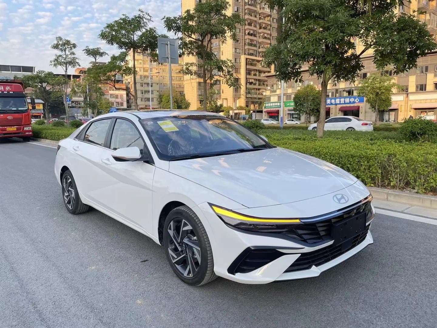 2023款 现代 伊兰特 1.5L CVT LUX 尊贵版 6