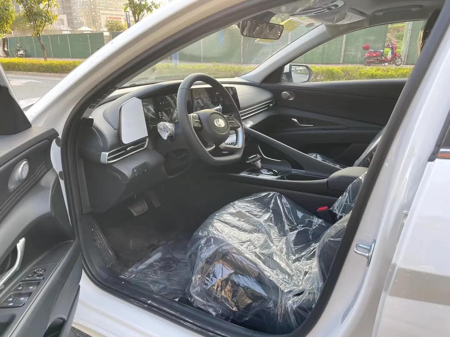 2023款 现代 伊兰特 1.5L CVT LUX 尊贵版 9