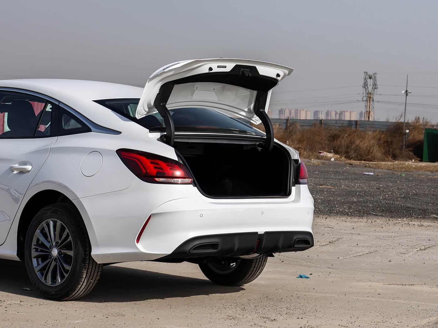 2023款 名爵 MG5 改款 180D VVT 手动风尚版 3