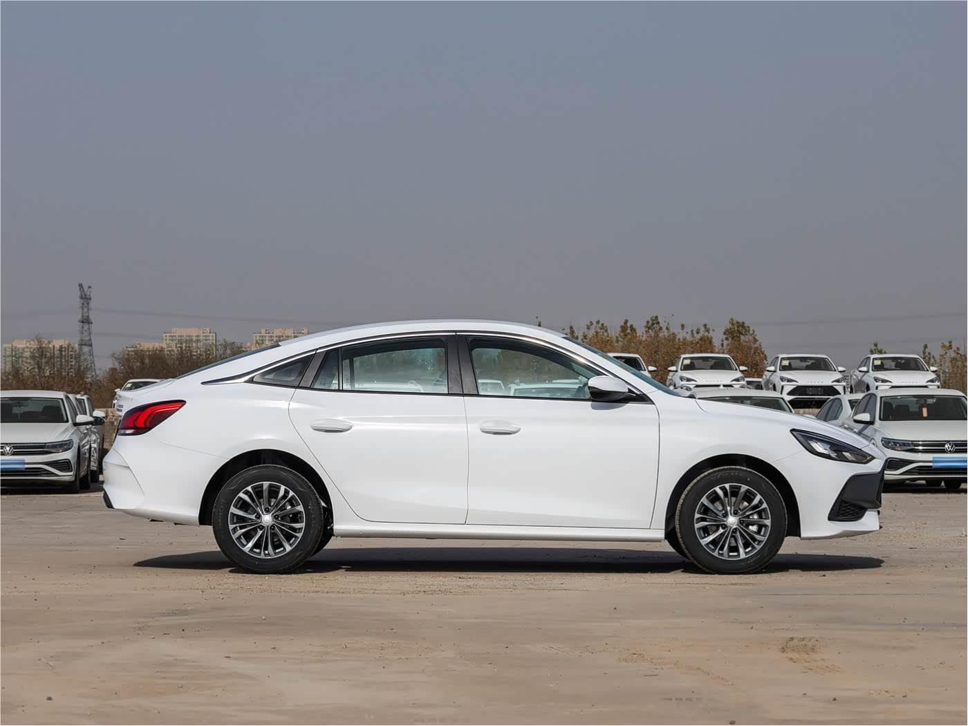 2023款 名爵 MG5 改款 180D VVT 手动风尚版 6