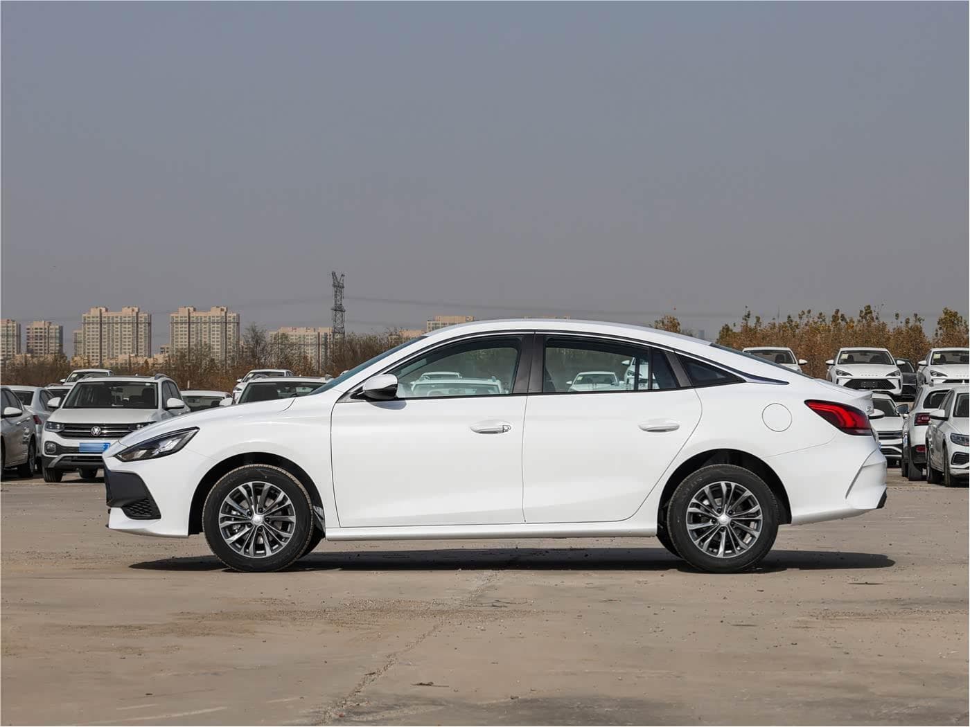 2023款 名爵 MG5 改款 180D VVT 手动风尚版 9