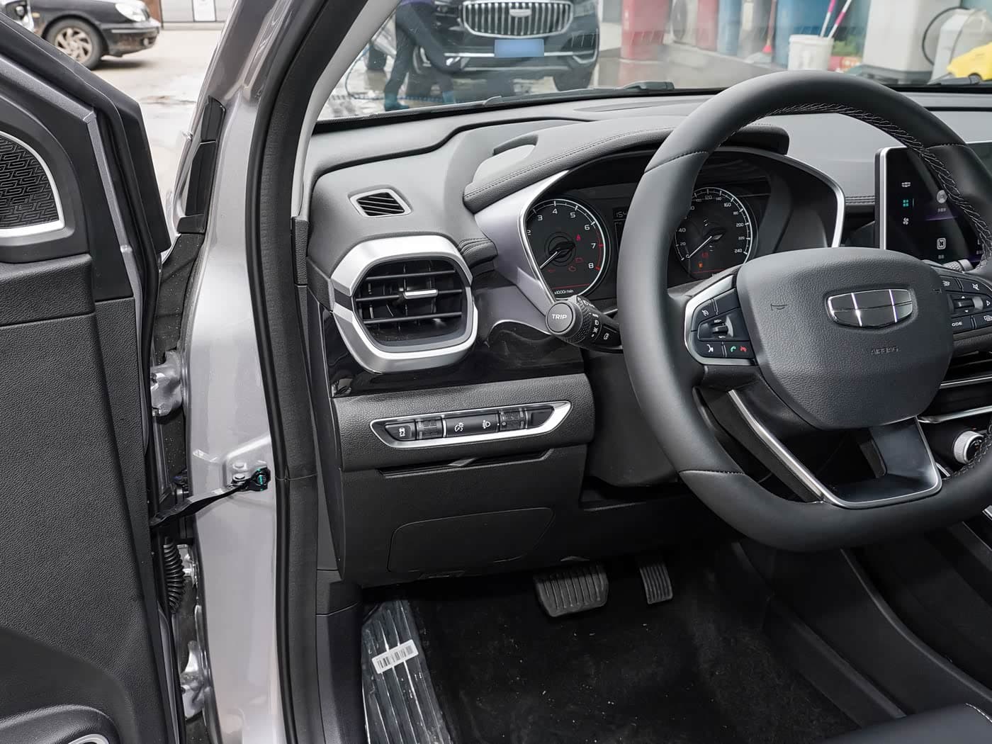 2025款 吉利 缤越 1.5L CVT 超能MAX 12
