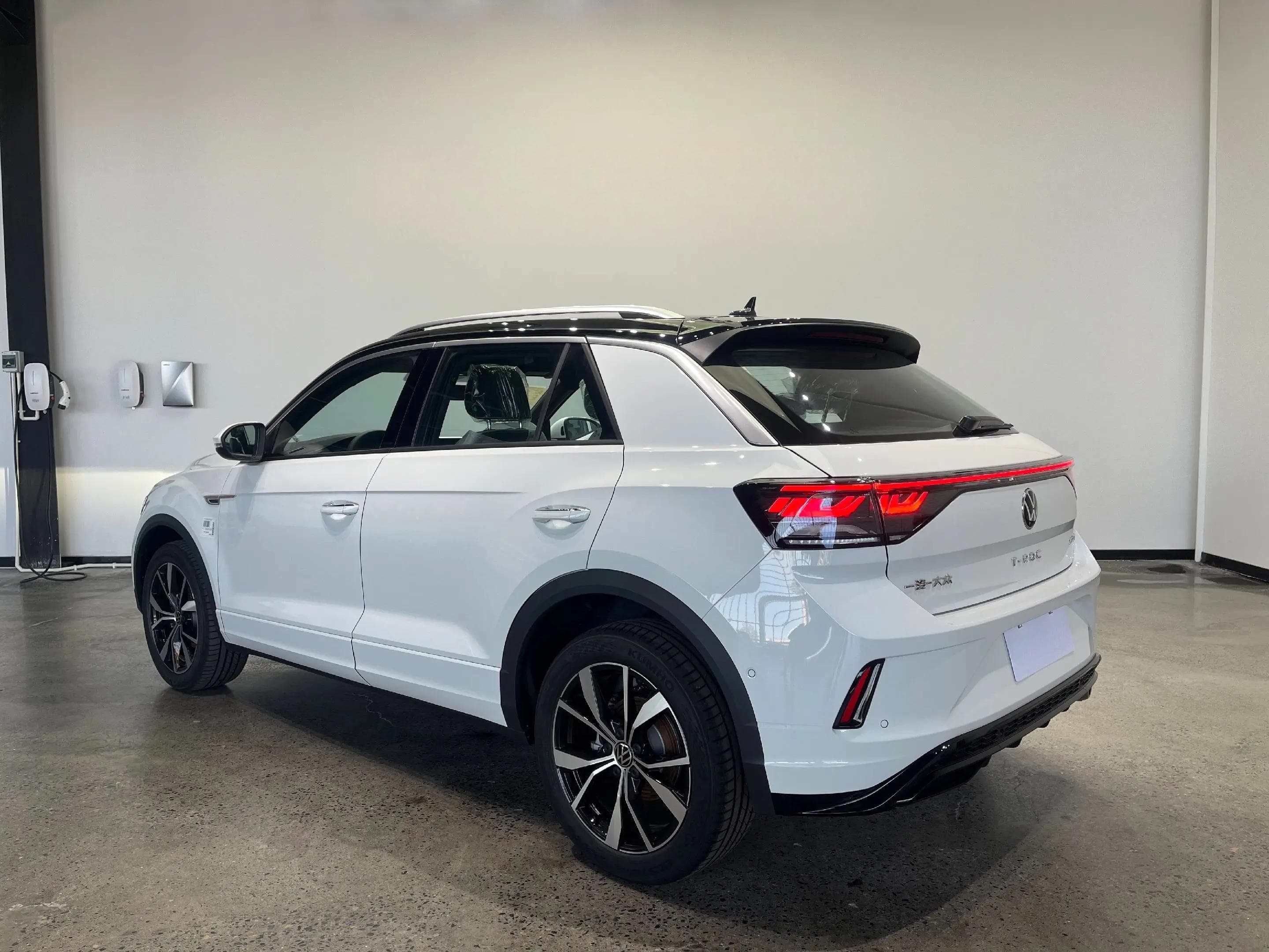 2025款 大众 T-ROC 探歌 300TSI DSG 两驱星光版 11
