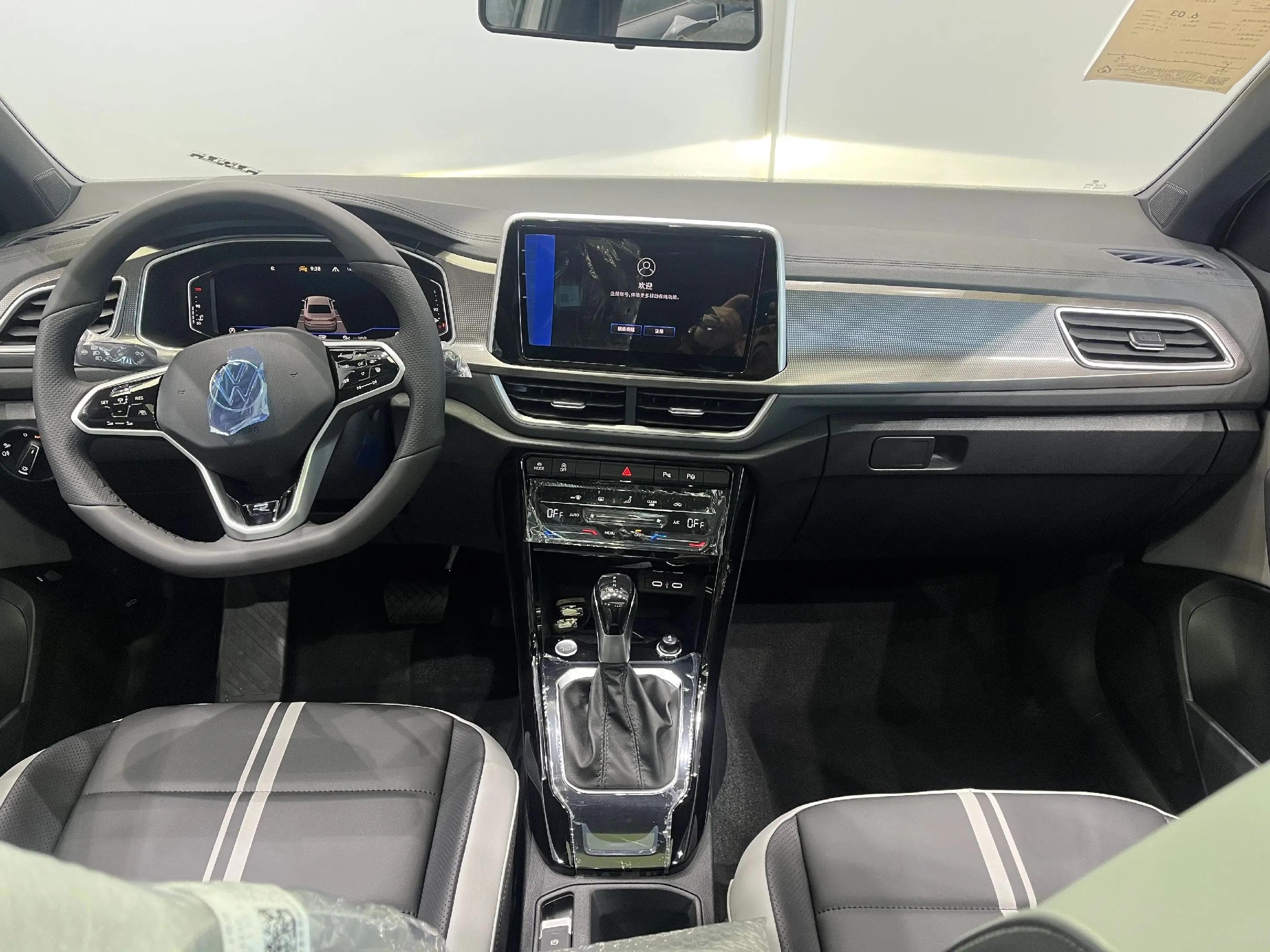 2025款 大众 T-ROC 探歌 300TSI DSG 两驱星光版 4