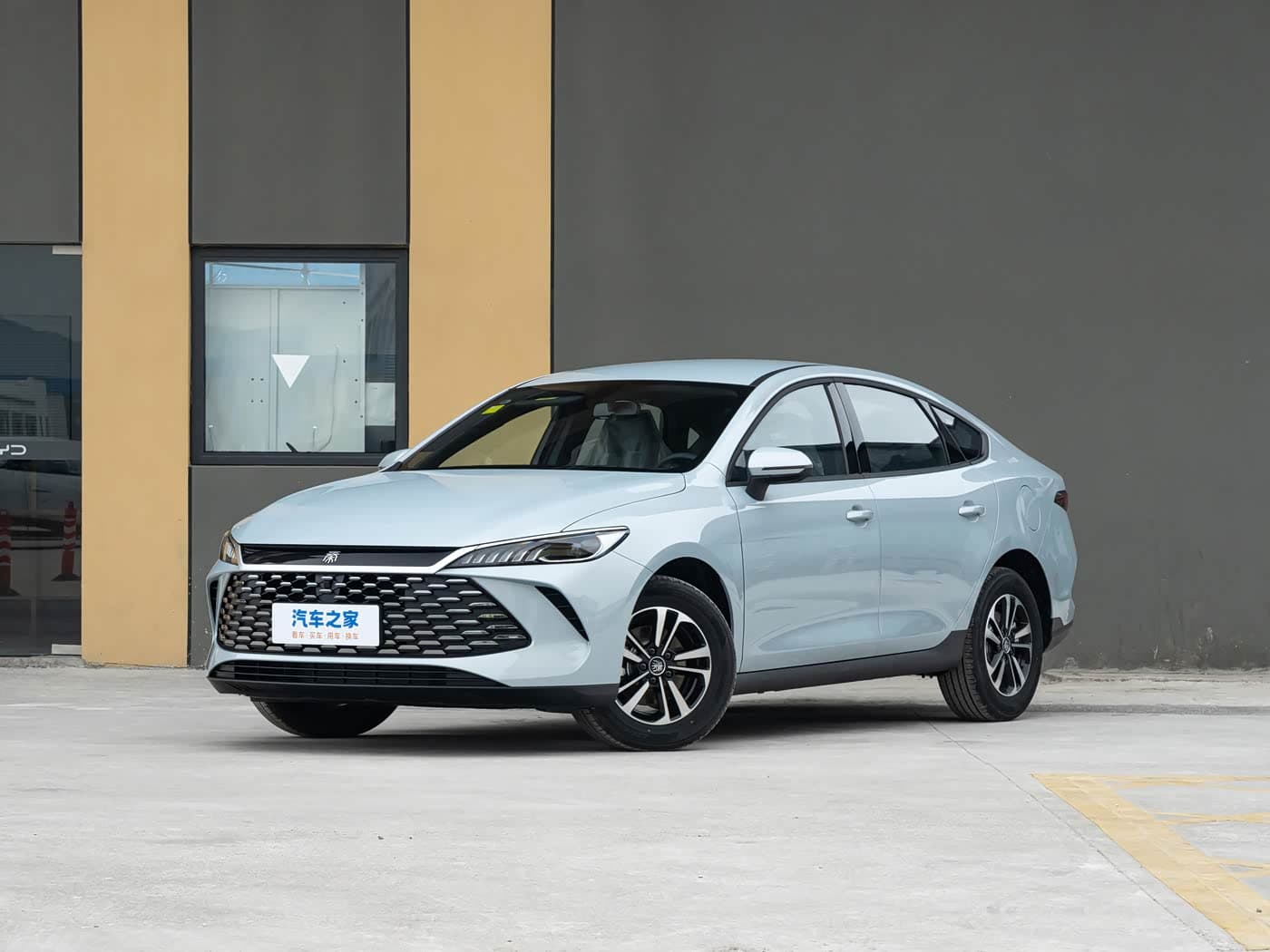 2026款 比亚迪 秦PLUS DM-i 128KM 进取型 8